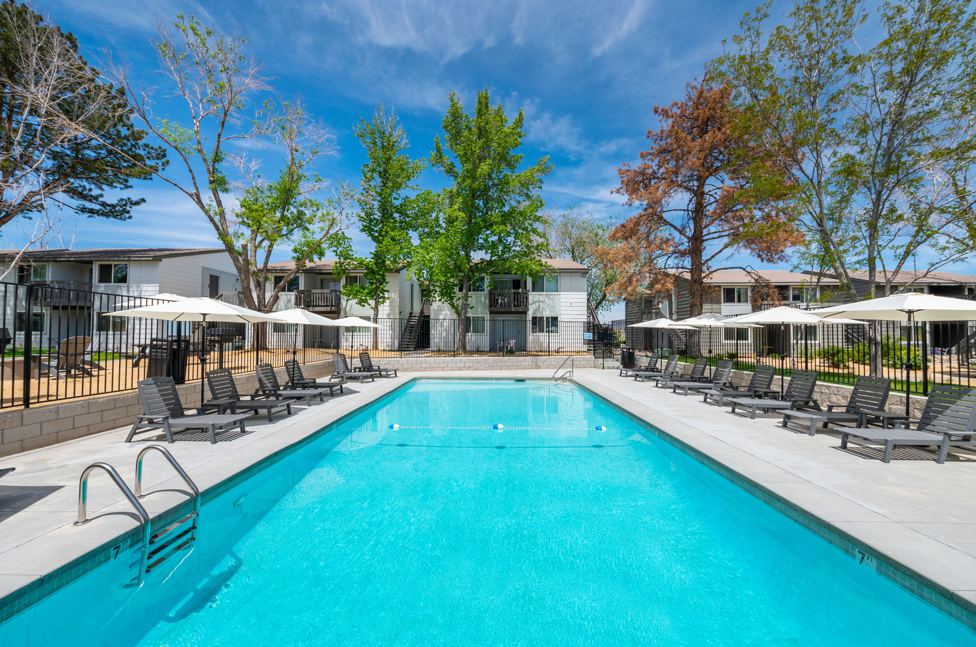 Splash Into Summer Rent Specials<br>& Ask about our Month-to-Month<br>Lease Options Today!